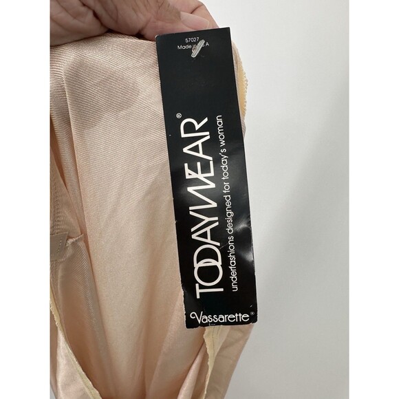 Vintage Vassarette Nylon Half Slip Lace Trim Ivory Size S/M  Long USA - Picture 4 of 6